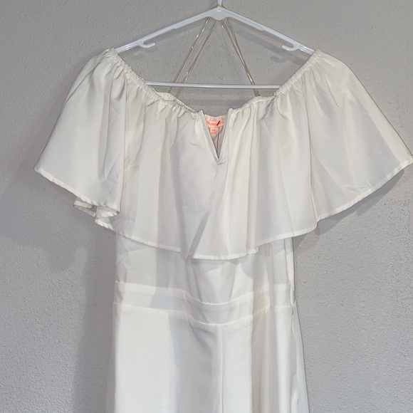 White off shoulders jumpsuit. - Picture 4 of 8